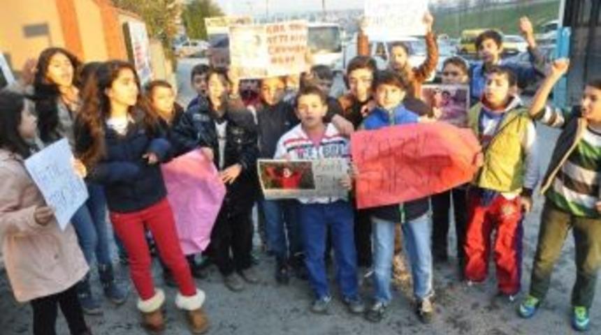 &Ccedil;ocuklardan Trafik Kazasında &Ouml;len Arkadaşları İ&ccedil;in Eylem