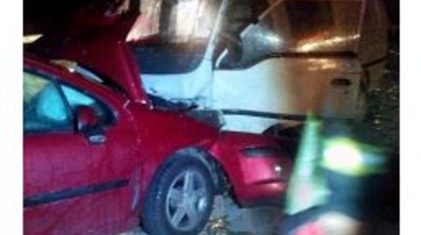 Urla Otoban Gişelerinde Trafik Kazası: 3 Yaralı