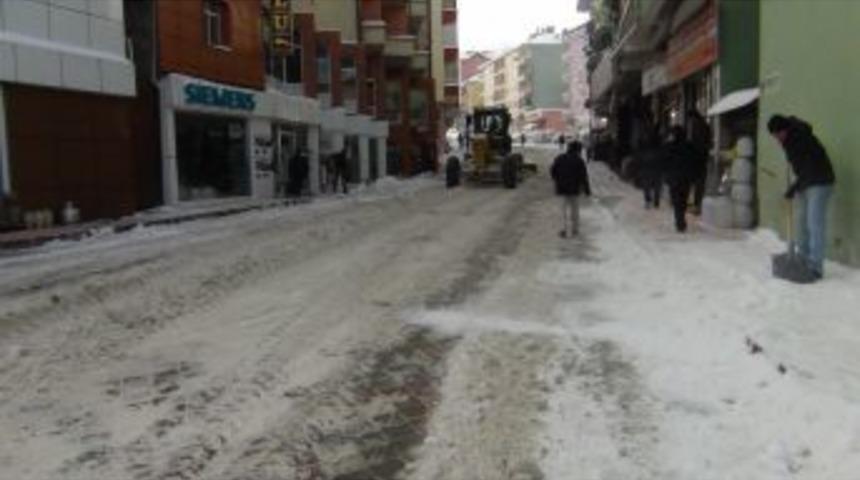 Akdağmadeni&rsquo;nde Kar Temizleme &Ccedil;alışması Devam Ediyor