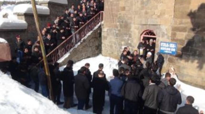 Dershaneler I&ccedil;in Duada Buluştular