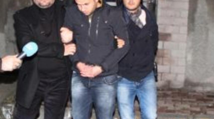 Sevgilisini Alıkoyan Adamı &Ouml;ld&uuml;rd&uuml;