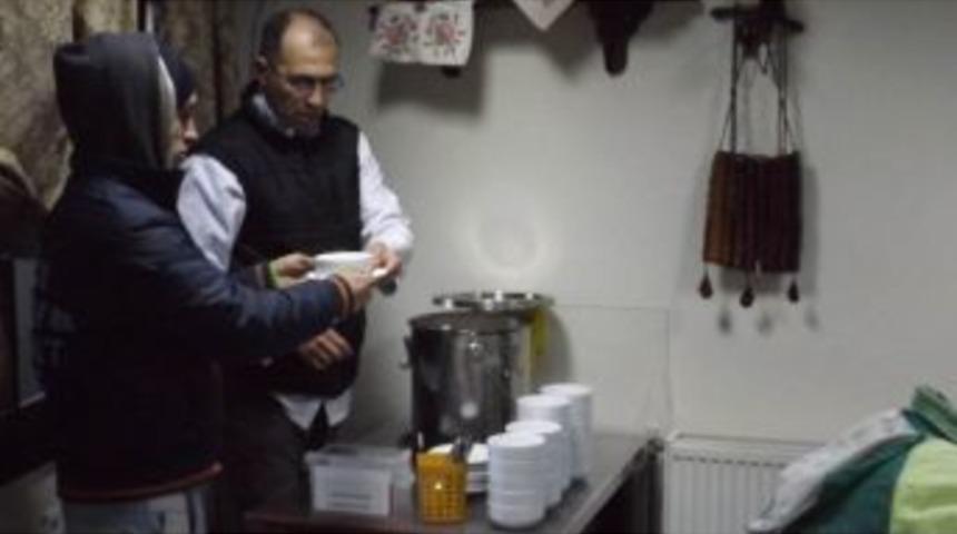 Somuncu Baba Vakfı'ndan 700 Kişiye Sıcak Aş