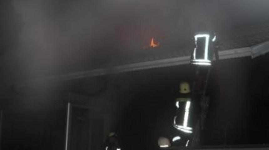 Villanın &Ccedil;atısı Yandı