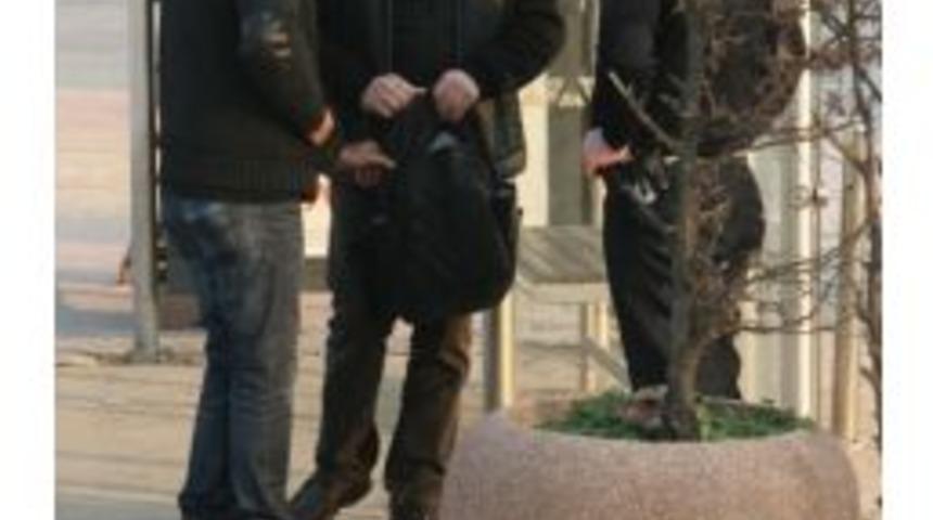 Otob&uuml;s Durağında Ş&uuml;pheli Paket Alarmı