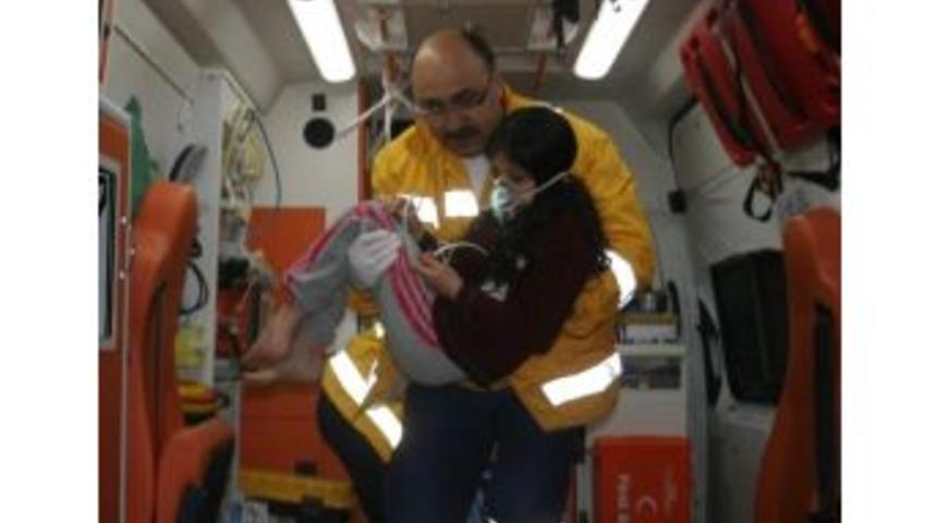 D&uuml;ğ&uuml;ne Geldikleri Evde Sobadan Sızan Gazdan Zehirlendiler