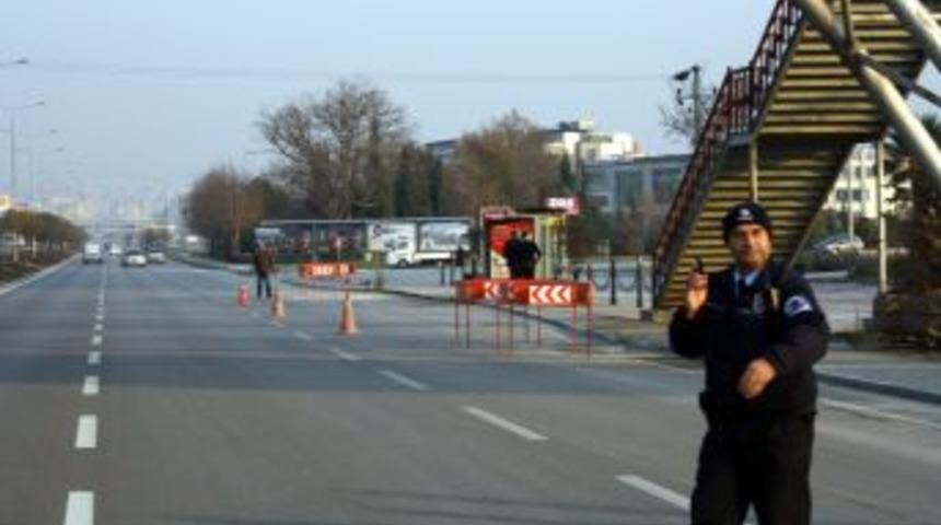 Ş&uuml;pheli Paket Sebebiyle Bursa &ndash; İzmir Yolu Trafiğe Kapatıldı