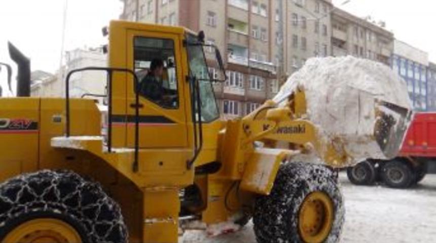 Hakkari&rsquo;de 32 K&ouml;y Yolu Ile 88 Mezra Yolunun A&ccedil;ılması I&ccedil;in &Ccedil;alışmalar S&uuml;r&uuml;yor