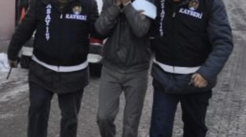 Laptop &Ccedil;aldığı İddia Edilen 1 Kişi Yakalandı