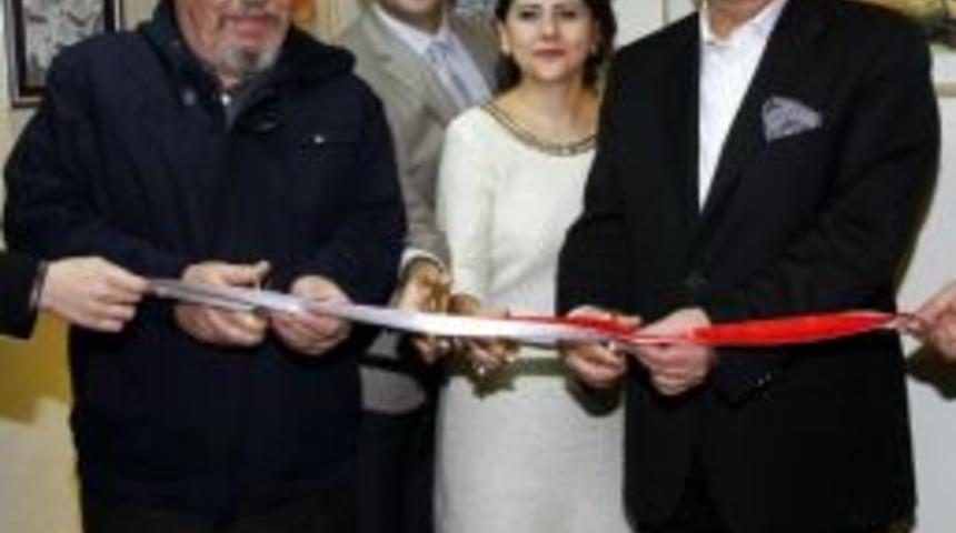 M&uuml;zik Akademisine Şarkılı A&ccedil;ılış