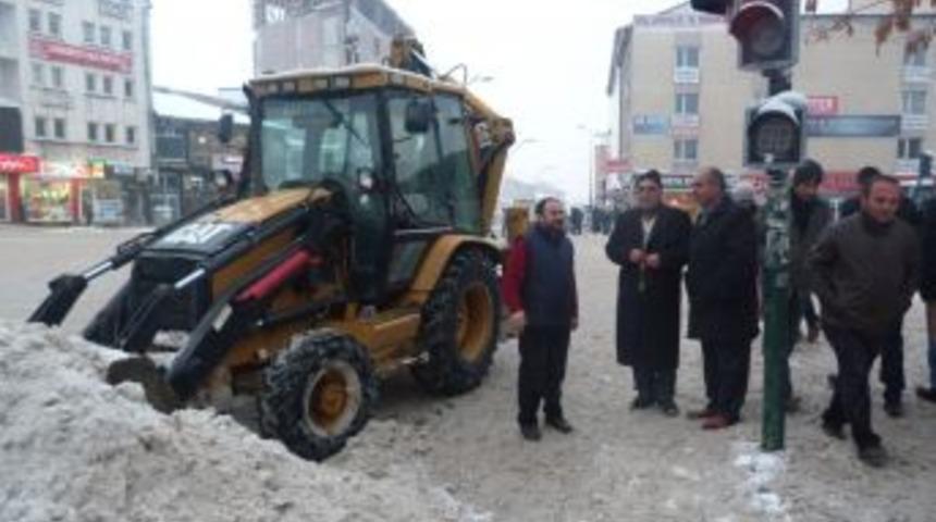 Başkan Vekili Mustafa Yakut Kar &Ccedil;alışmalarını Denetledi