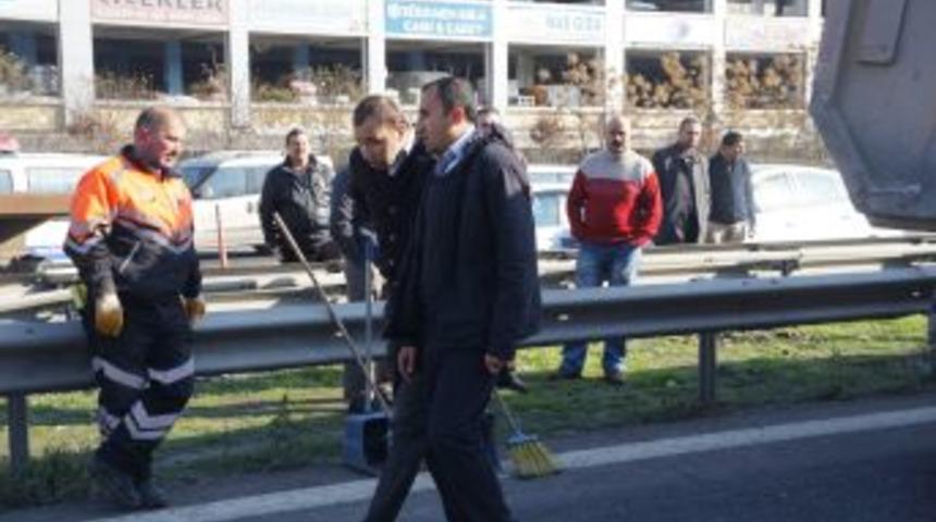 Yolcu Otob&uuml;s&uuml; Hafriyat Kamyonuna &Ccedil;arptı: 1 &Ouml;l&uuml;