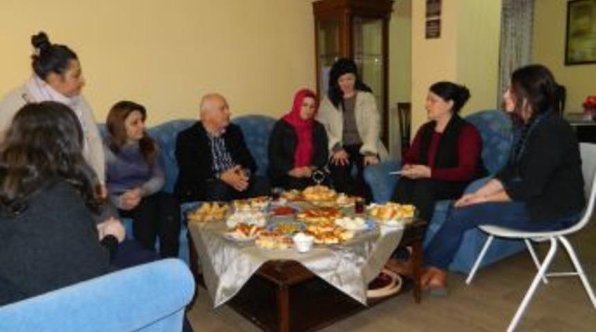 Kadınlar El Emeği &Uuml;retimleri I&ccedil;in Yer Istedi