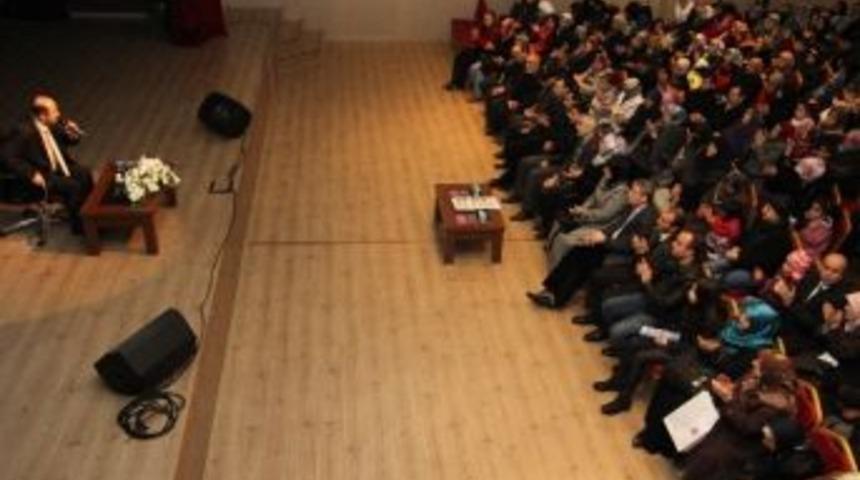 İlahiyat&ccedil;ı Yazar &Ouml;mer D&ouml;ngeloğlu Kağıthanelilerle Buluştu