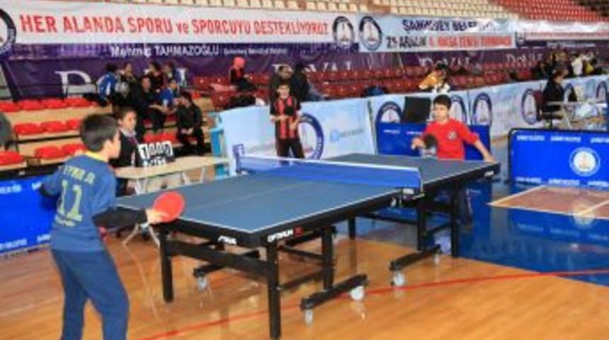 Masa Tenisi Turnuvası &Ouml;d&uuml;lleri Sahiplerini Buluyor