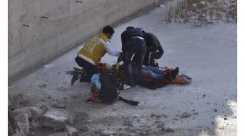 Camdan Fırladı Kanala U&ccedil;tu