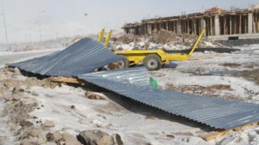 Ardahan&rsquo;da Fırtına Hayatı Fel&ccedil; Etti