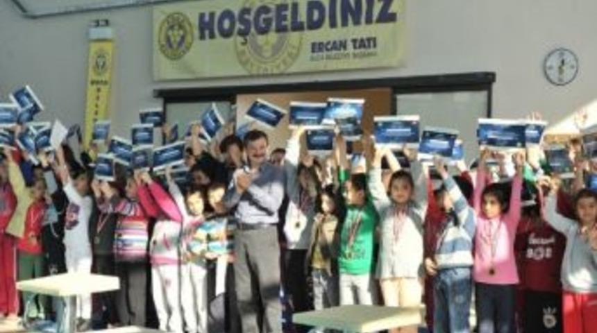 Bucalı 300 &Ccedil;ocuk Y&uuml;zmeyi &Ouml;ğrendi, Sertifikasını Aldı