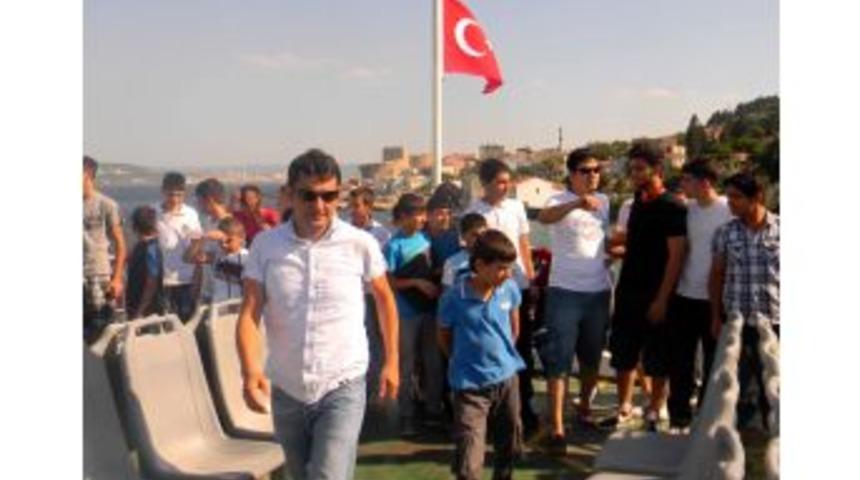 Şehit Polisten Geriye Diyarbakırlı &Ccedil;ocuklarla &Ccedil;ektirdiği G&ouml;r&uuml;nt&uuml;ler Kaldı
