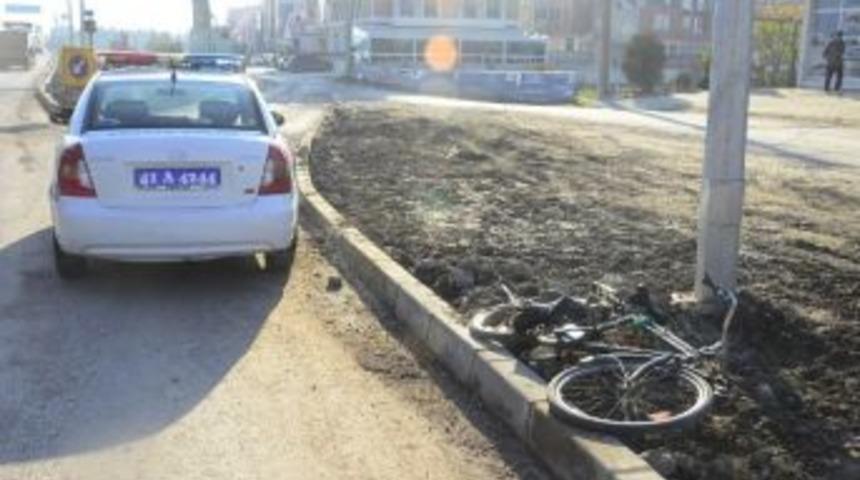 Yaşlı Adam Bisikletiyle Otomobilin Altında Kaldı