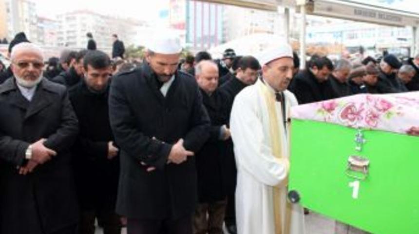 Kırşehir&rsquo;in Hayırsever Annesi 'Pamuk Teyze' Son Yolculuğuna Uğurlandı