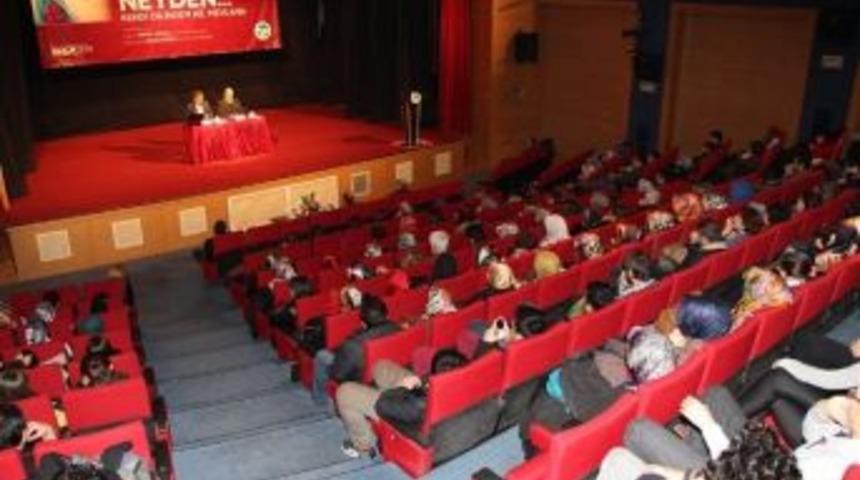 Akm'de 'dinle Neyden' S&ouml;yleşisi