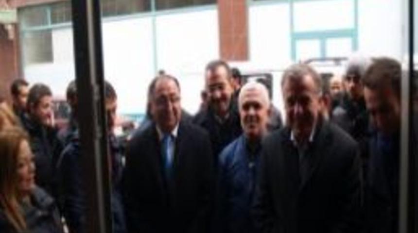 Başkan adayı yaprak &ccedil;alışmalarını hızlandırdı