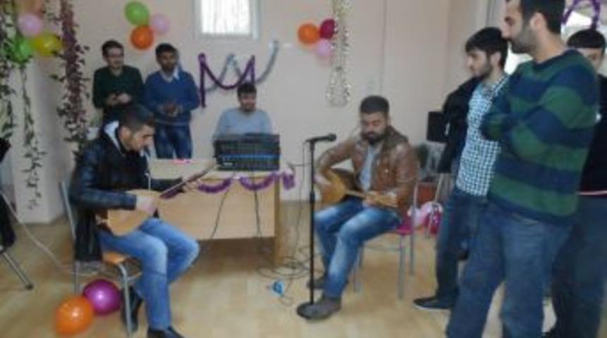 Alaplı MYO &ouml;ğrencileri  engellileri eğlendirdi