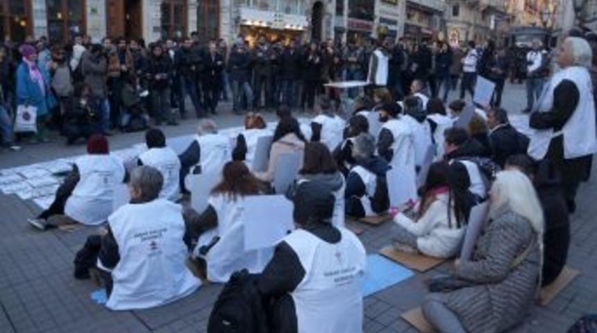 Mahkumlar I&ccedil;in Oturma Eylemi