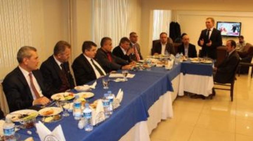 Manisa'da Hemşeri Dernekleri &Ccedil;alıştayı Sona Erdi