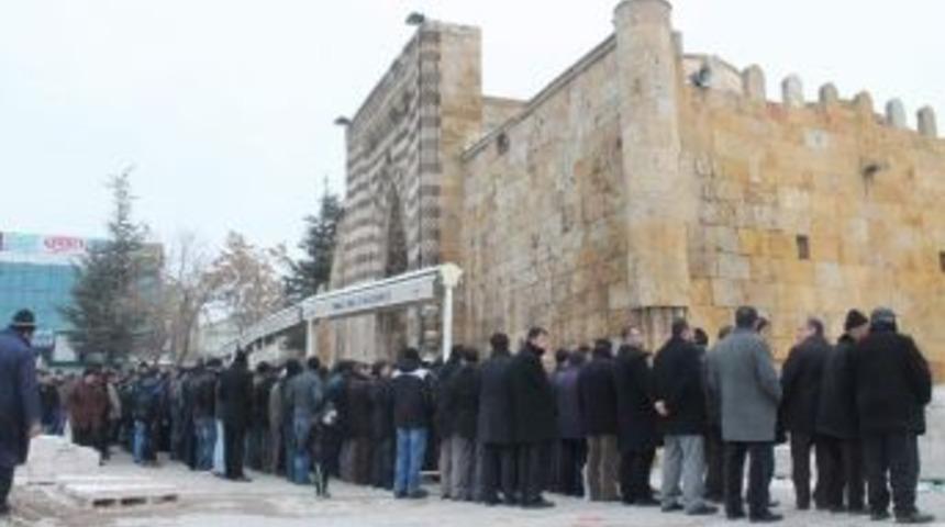 Eğitim G&ouml;n&uuml;ll&uuml;s&uuml; Baktıroğlu Hayatını Kaybetti