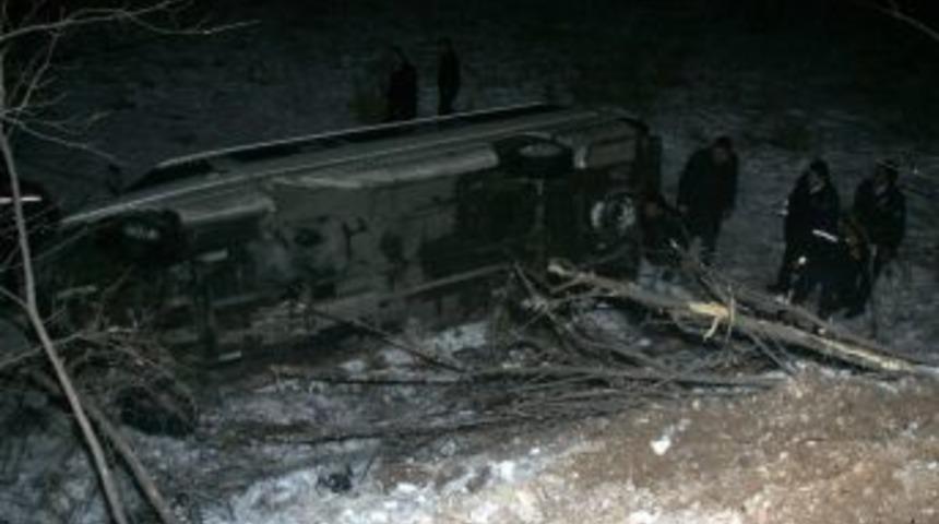 Gaziantep'te İş&ccedil;ileri Taşıyan Servis Kaza Yaptı: 25 Yaralı