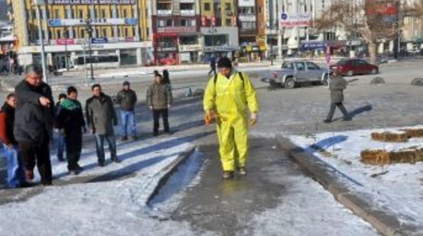 Belediye&rsquo;den Buzlanmalara Karşı &Ouml;nlem