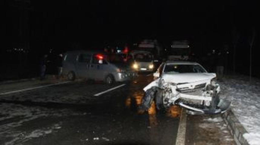 Batman'da Zincirleme Trafik Kazası: 3 Yaralı