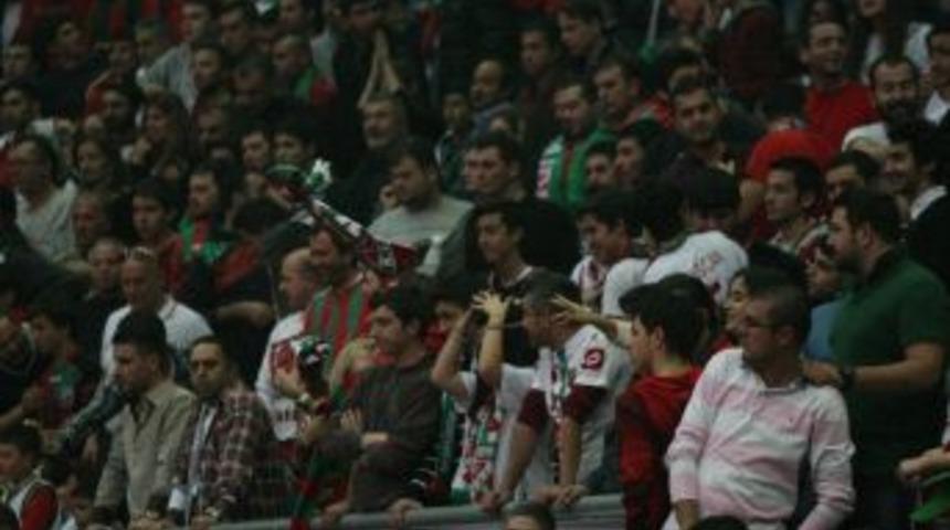 Karşıyakalı Taraftarlardan Vanlı Depremzedelere Destek