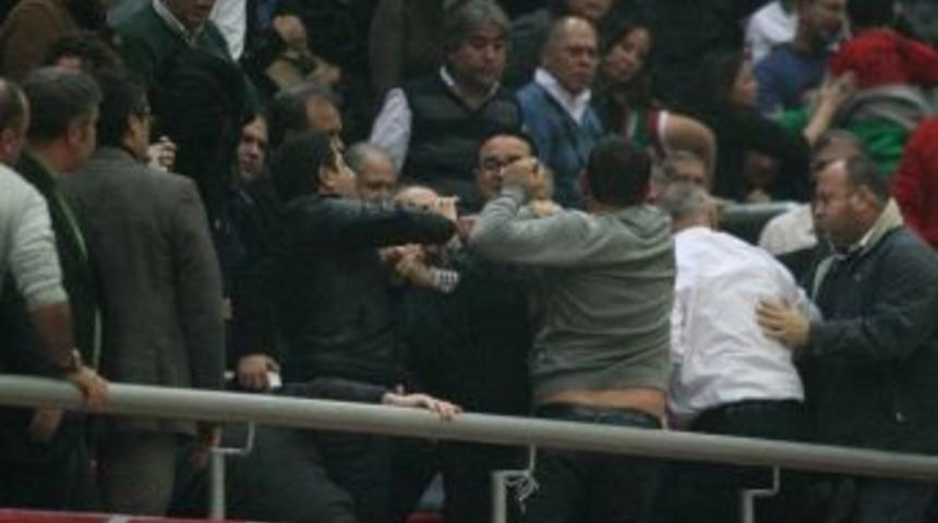 Pınar Karşıyaka - Galatasaray Lıv Hospıtal Ma&ccedil;ında Olaylar &Ccedil;ıktı