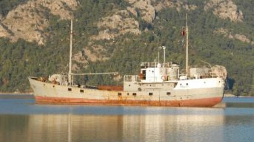 Sahil G&uuml;venlik Karaya Oturan Ş&uuml;pheli Y&uuml;k Gemisinde Arama Yaptı