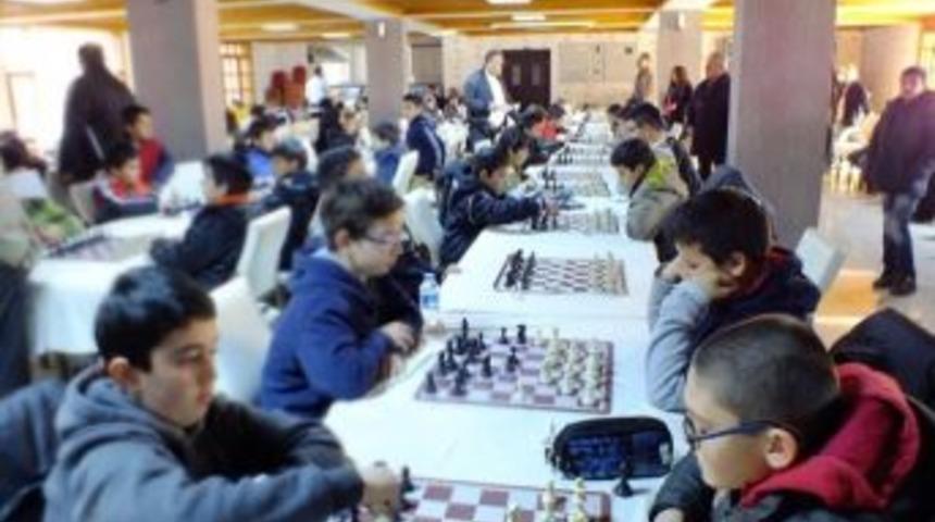 Niğde&rsquo;de K&uuml;&ccedil;&uuml;kler Santra&ccedil; Turnuvası Yapıldı&rlm;