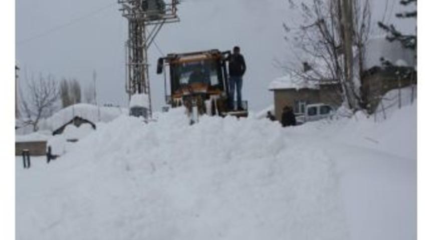 Hakkari&rsquo;de 9 K&ouml;y Ve 46 Mezra Yolu Kapalı