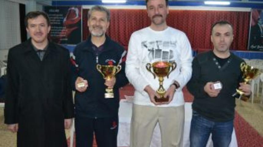 Tenis Turnuvasında Dereceye Girenler &Ouml;d&uuml;llendirildi