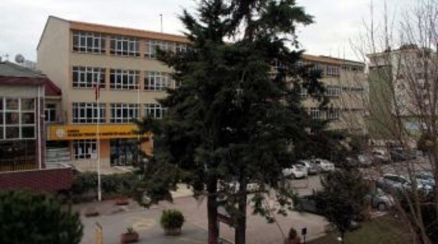 Okulda &Ouml;ğrenci Kavgası Kanlı Bitti: 1 Yaralı