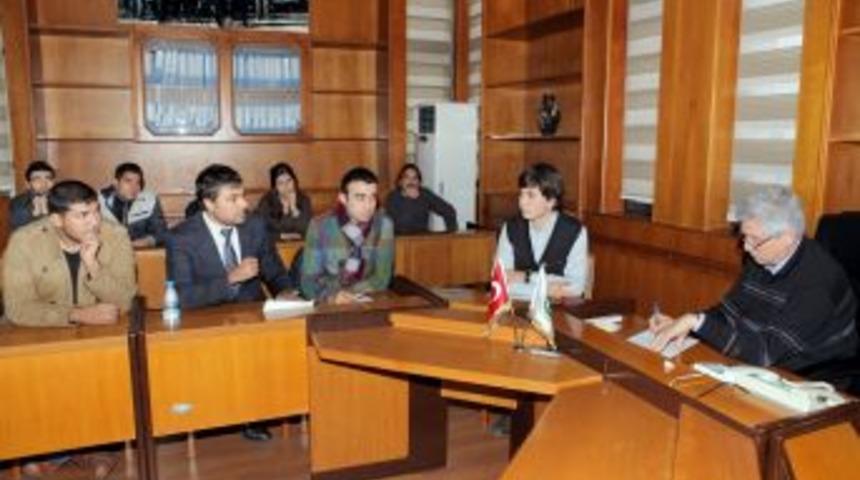 &Ccedil;ukurova &Uuml;niversitesi&rsquo;nde Rekt&ouml;r &Ouml;ğrenci Buluşması