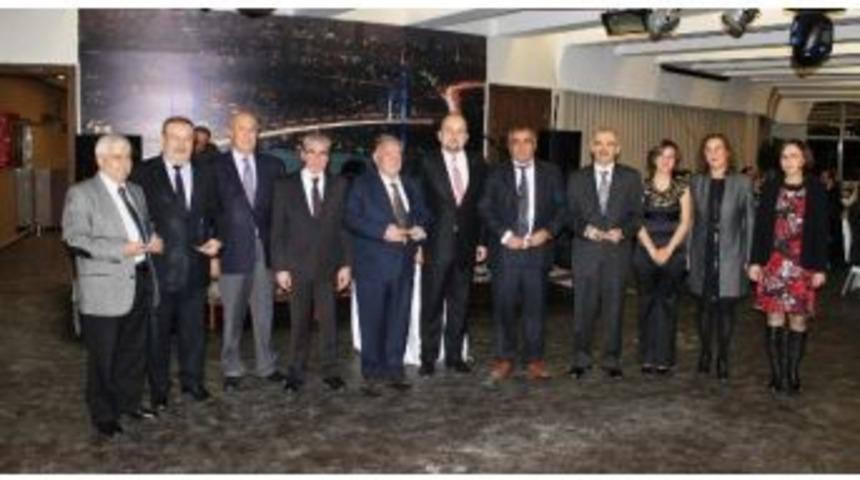 Mmo&rsquo;dan Onur Plaketleri