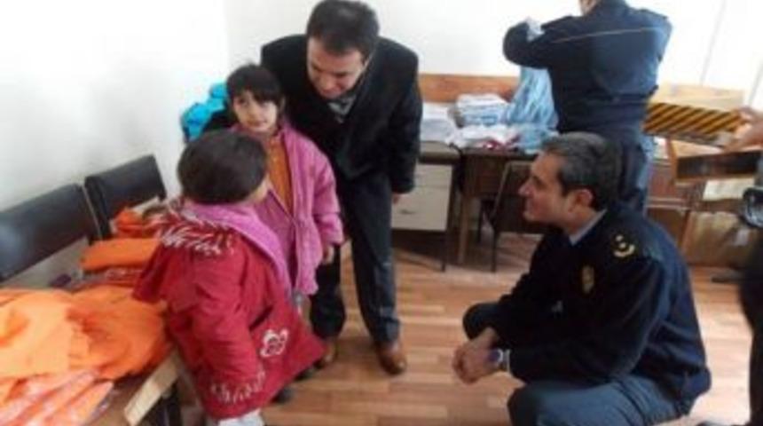 Susuz&rsquo;da &Ouml;ğrencilere Polisten Anlamlı Yardım