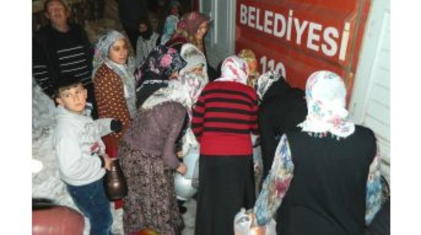 Mahallelere Itfaiye Ile I&ccedil;me Suyu Dağıtılıyor