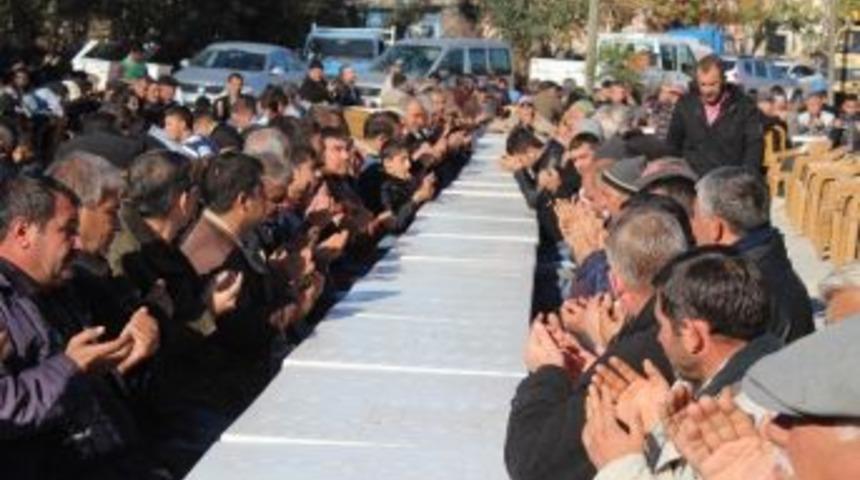 Adana'da &Ccedil;ift&ccedil;iler Yağmur Duasına &Ccedil;ıktı