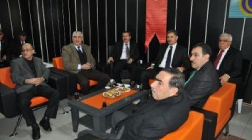 Başkan &Ccedil;akır, Birlik Vakfını Ziyaret Etti