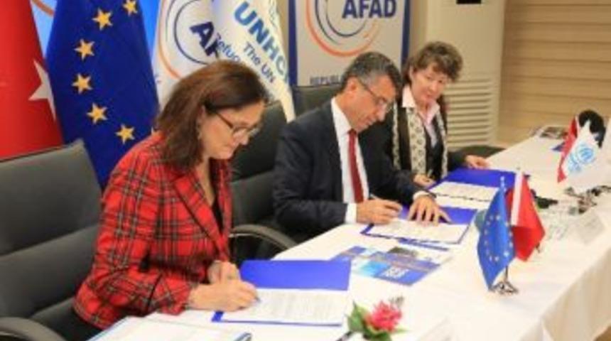 Kamplar Dışındaki Suriyeliler&rsquo;in Korunması Ve Temel Hizmetlerin Sağlanması Niyet Mektubunun İmza T&ouml;reni