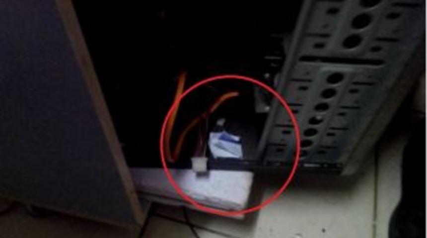 Bilgisayar Kasası Ve Yastıktan Esrar &Ccedil;ıktı