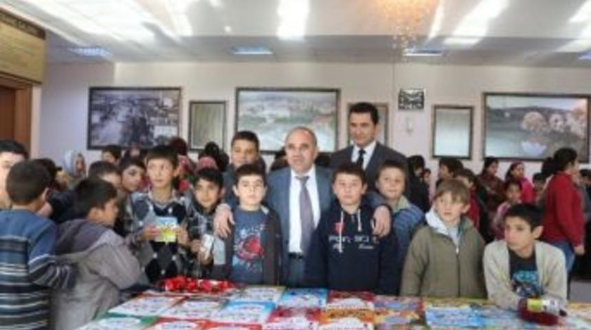 G&ouml;rdes&rsquo;te Kitap Kumbarası Kampanyası D&uuml;zenlendi.