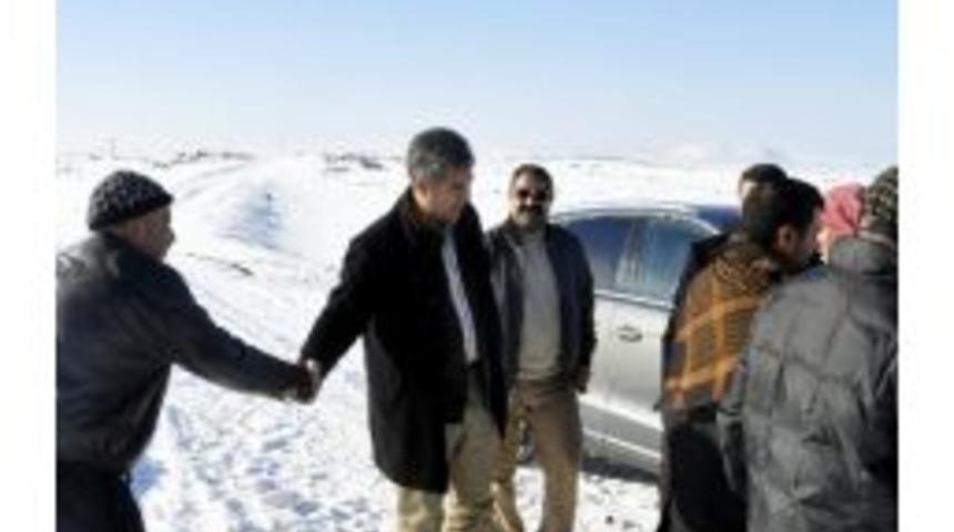 Erkal, Kapanan K&ouml;y Yollarını İnceledi